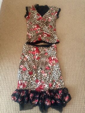 2 piece Karen Kane top/skirt.  Xl and Med